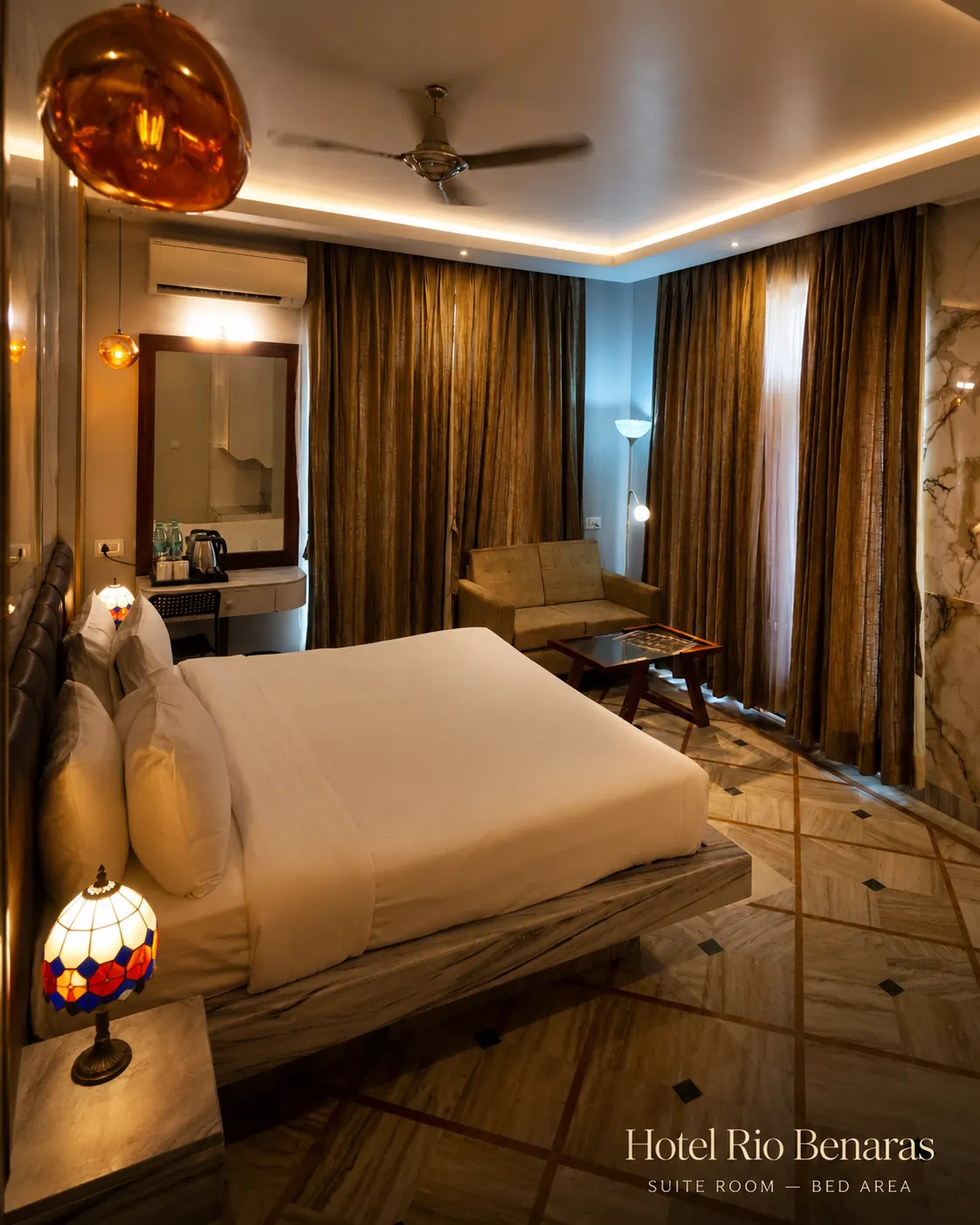 Suite Room bedroom at Hotel Rio Benaras